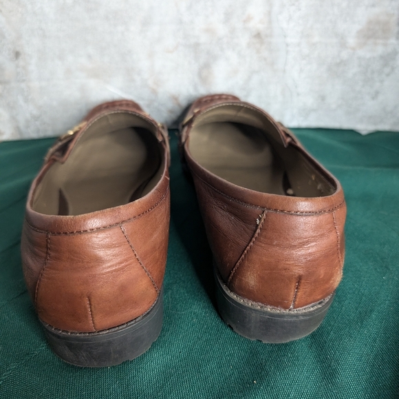 Liz Claiborne New York Ladies Leather Miggy Loafers with gold accents 9.5 - Picture 6 of 13